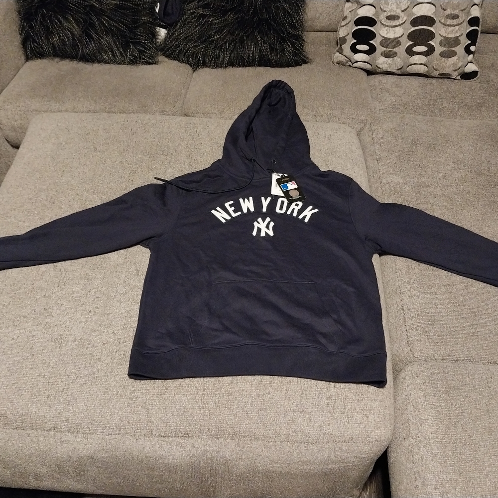 Brand New :New York Yankees Women Hoodie SIZE M